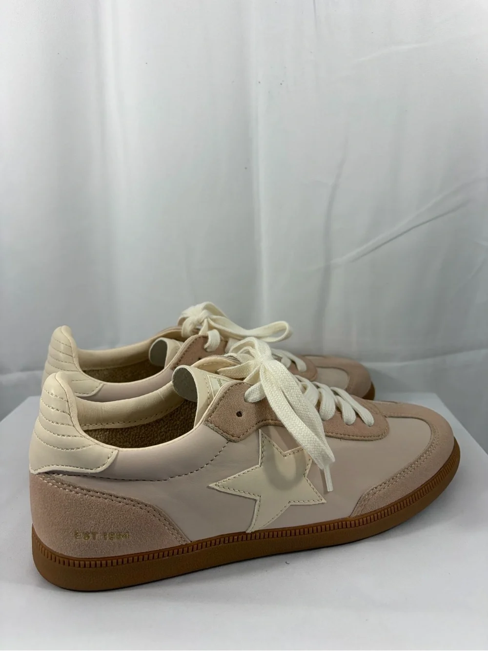 NWT Vintage Havana Women’s Size 10 Beige Star Accent Sneakers